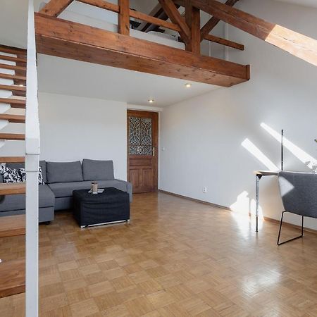 Bright And Spacious Attic Apartment Прага Экстерьер фото