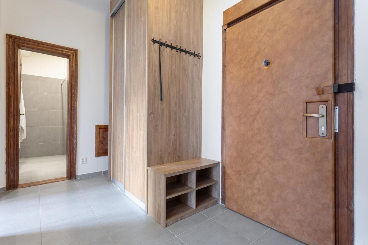 Bright And Spacious Attic Apartment Прага Экстерьер фото